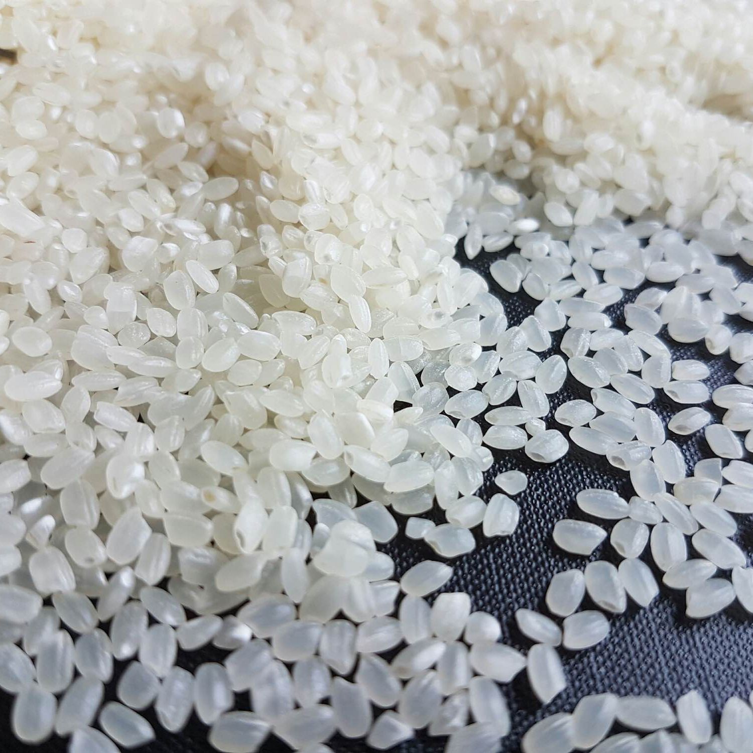Japanese japcheese rice round seeds-rice when cooking is in a natural tight fragrance the rice is quite sticky and durable for sushi and rice rolls