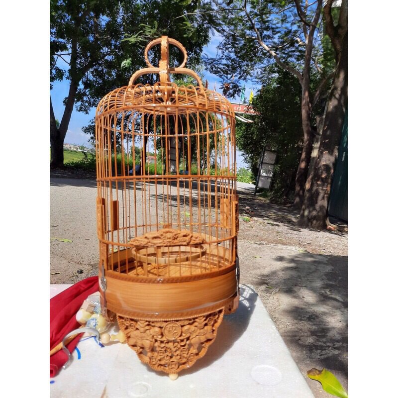 Lồng chim khuyên tre đục tinh xảo