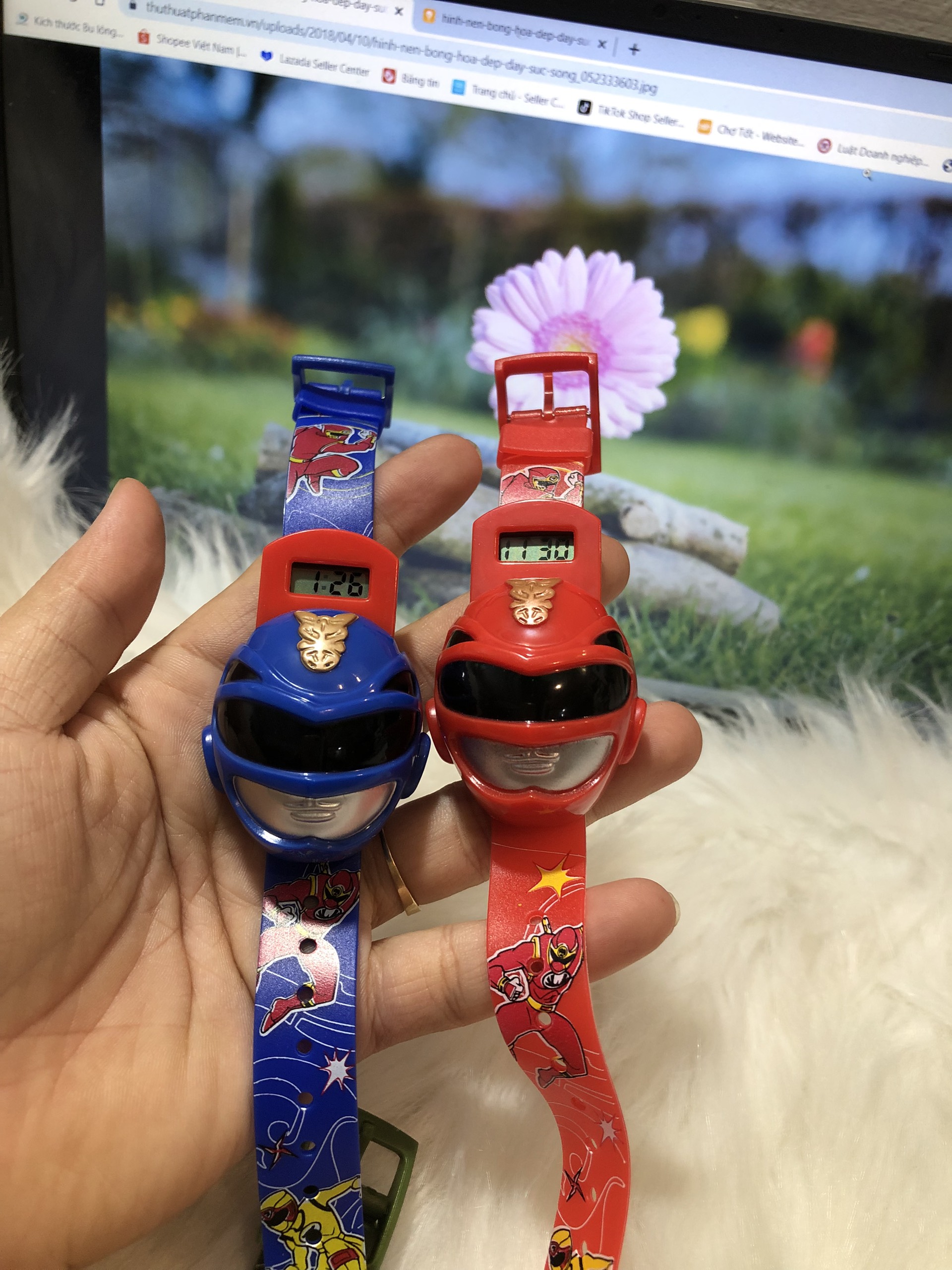 Đồng hồ bấm hình siêu nhân cho bé trai