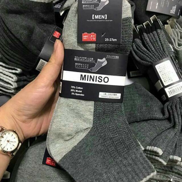 Tất xuất dư Miniso cổ ngắn