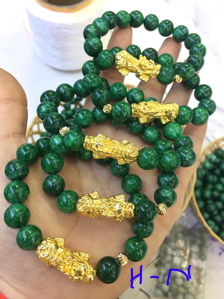 Vòng tay cẩm thạch sơn thủy mix tỳ hưu charm vàng nhiều size