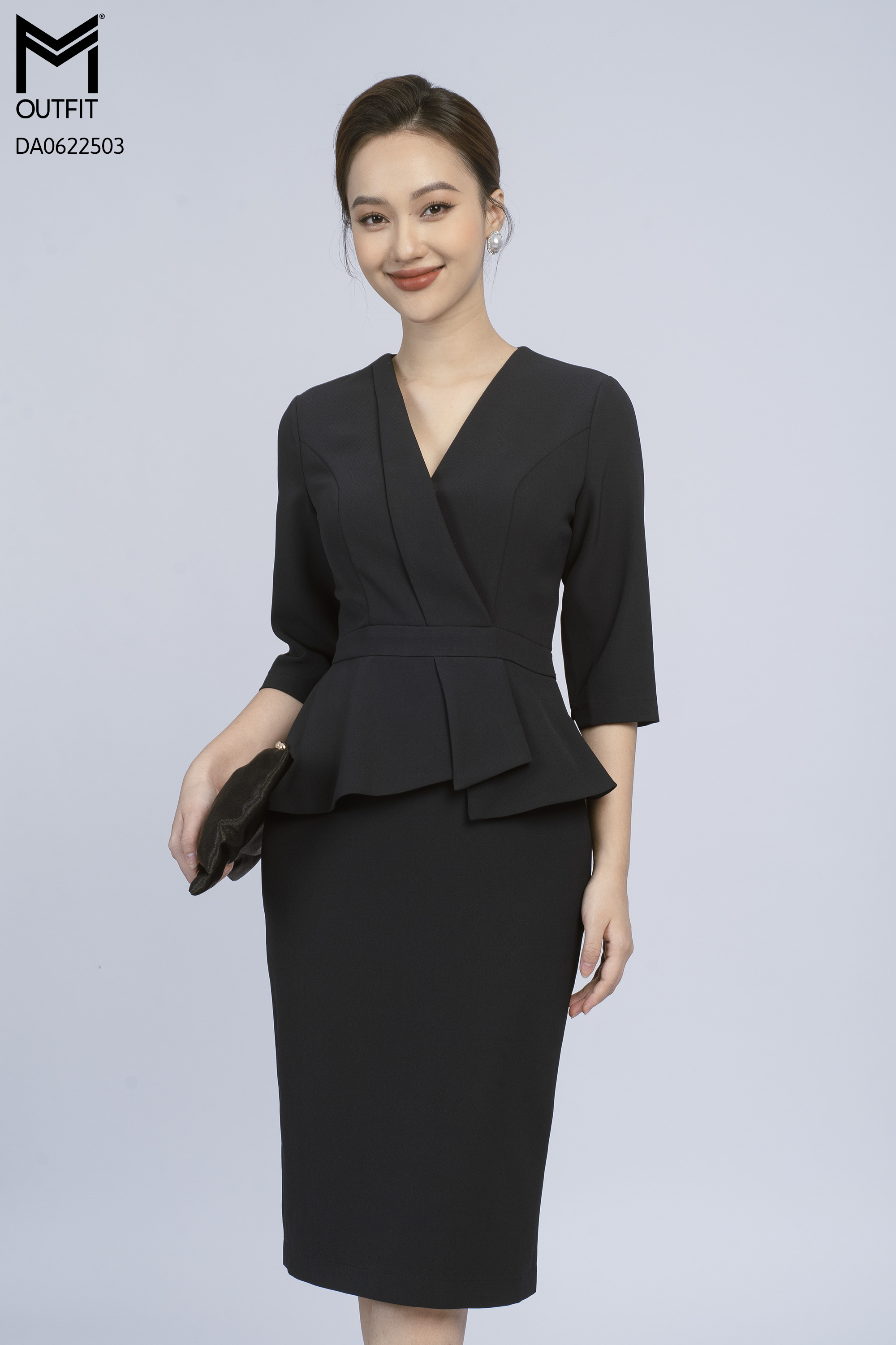 Đầm dáng ôm, tà bong, cổ V tay lửng - Mmoutfit