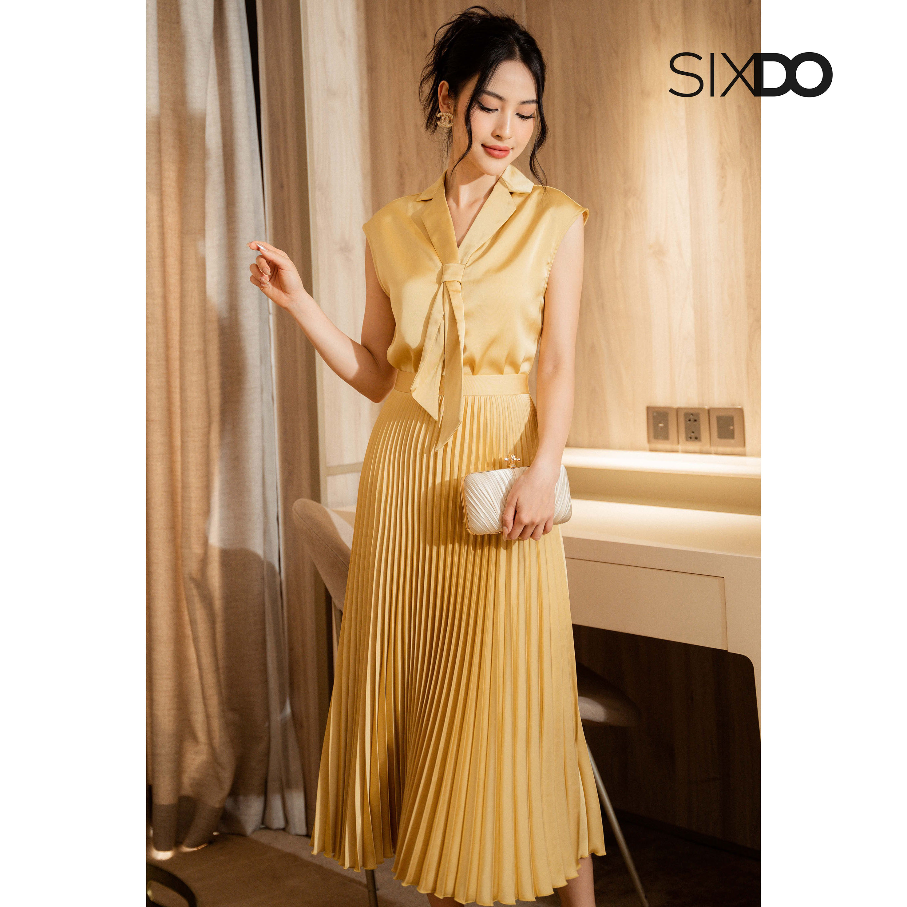 Áo sơ mi lụa nữ sát nách màu vàng sáng thời trang SIXDO (Light Yellow Short Sleeves Silk Top)