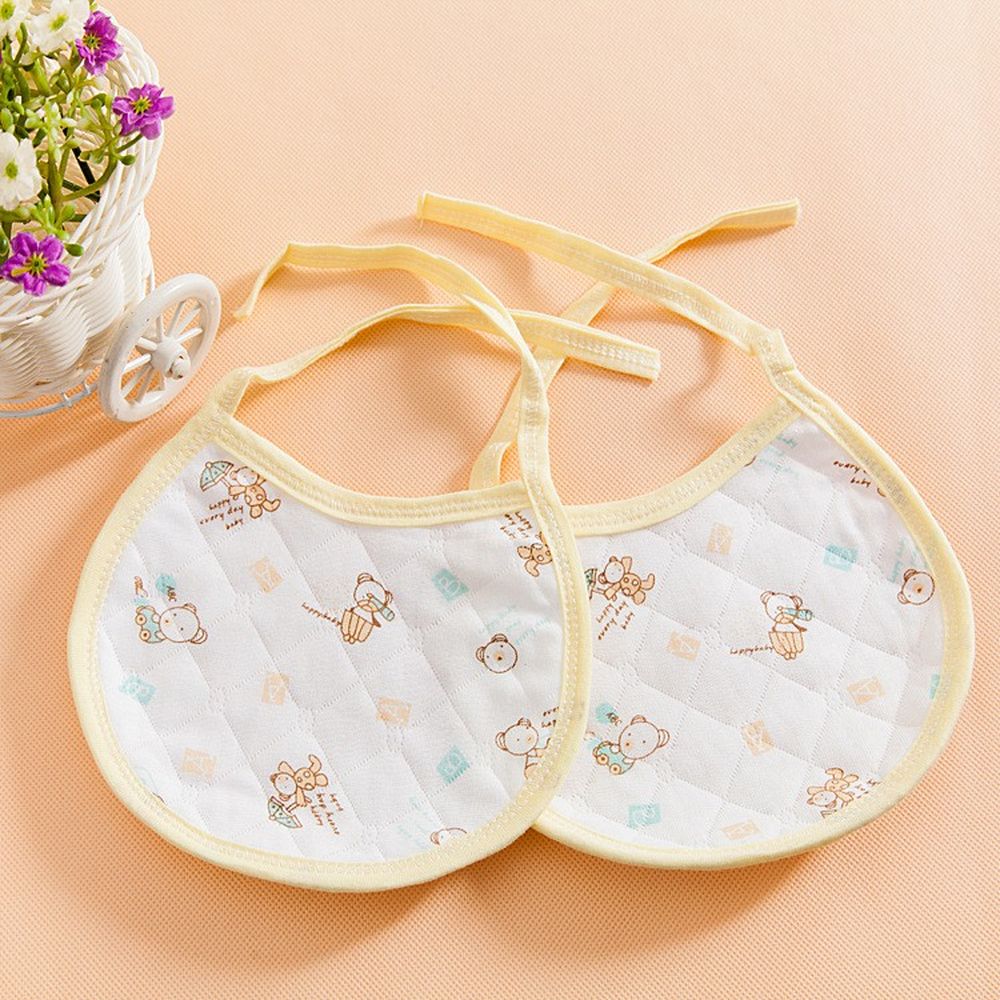 Yếm bông tự nhiên tròn có dây buộc dày dặn thấm hút tốt, mặt dưới chống thấm cúc bấm phía sau, họa tiết sinh động