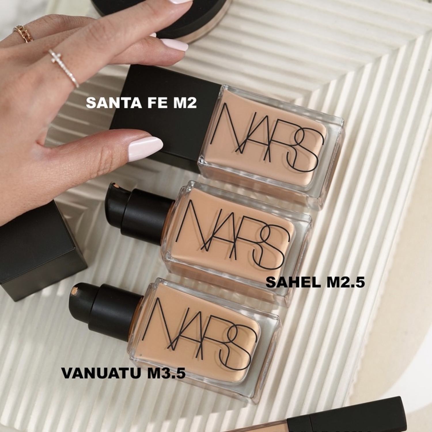 Kem nền Nars Light Reflecting Foundation