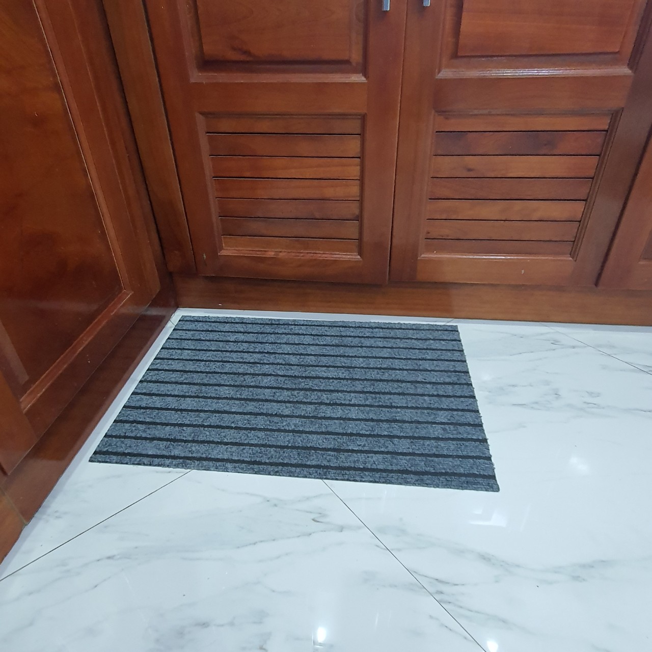 Thảm bếp vải polyester thấm nước chống trơn trượt phong cách hiện đại