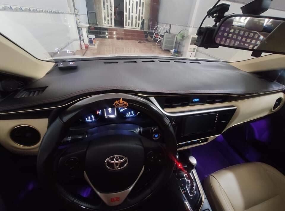 Thảm taplo da vân carbon toyota altis 2015 - 2022