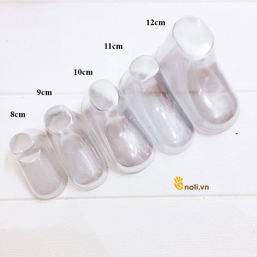 Form to keep the shape of children's shoes and sandals