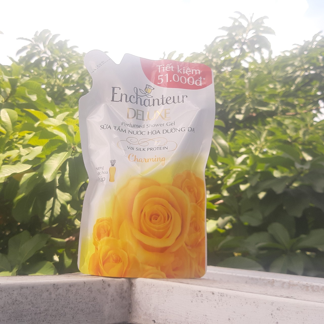 Sữa tắm nước hoa dưỡng da Enchanter Charming 450gr ( Dạng túi tiết kiệm )