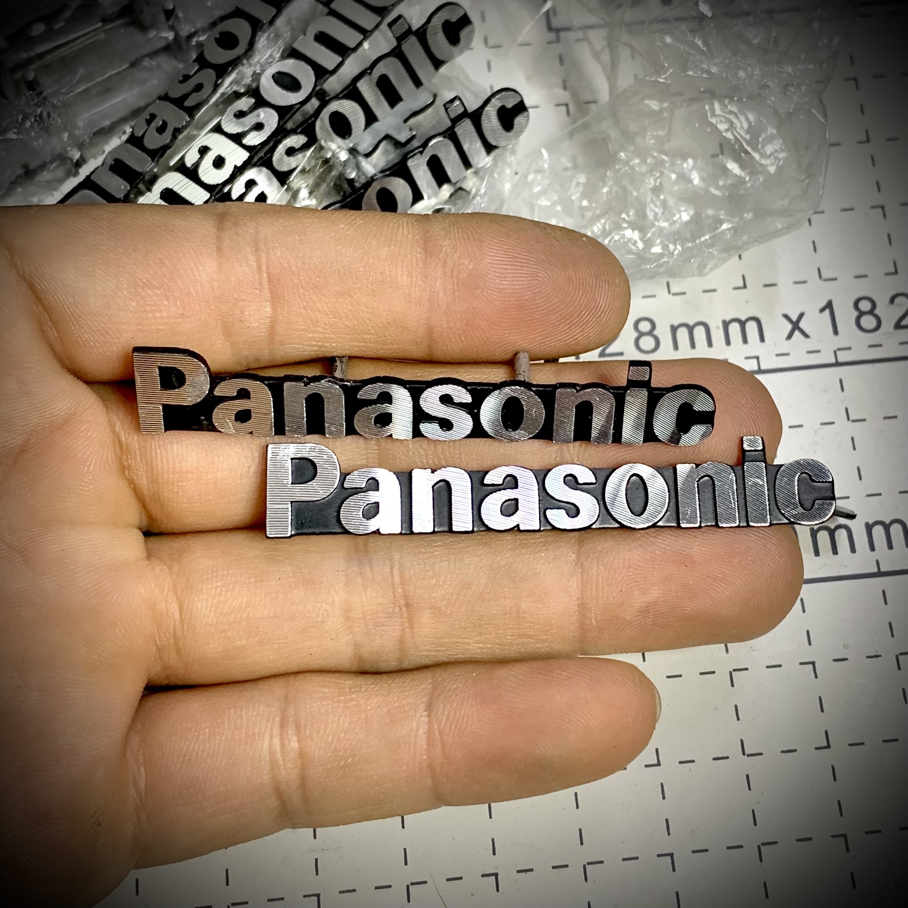 Tem/logo Panasonic nhôm, giá 1 chiếc.