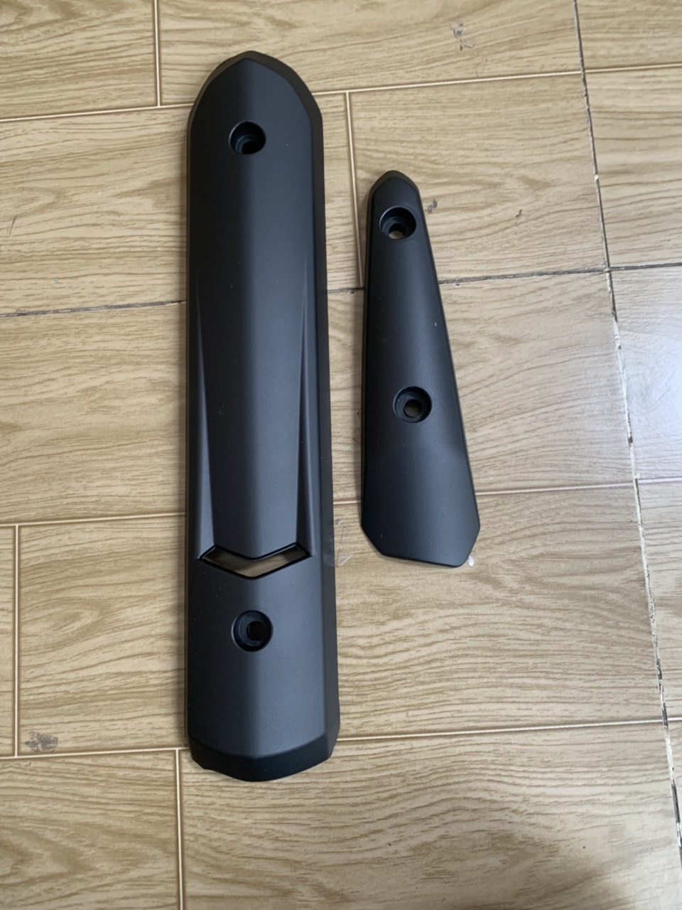 Ốp pô spark màu đen nhám không tem