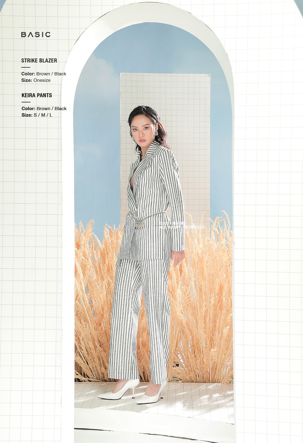 Áo khoác blazer kẻ sọc BASIC STRIKE BLAZER