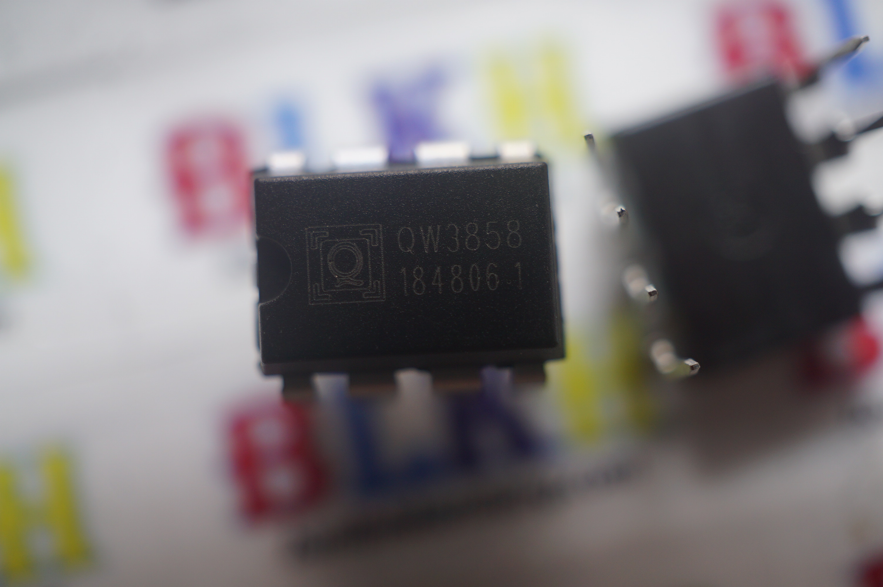 2 IC sạc pin QW3858 3858 DIP-8 chính hãng