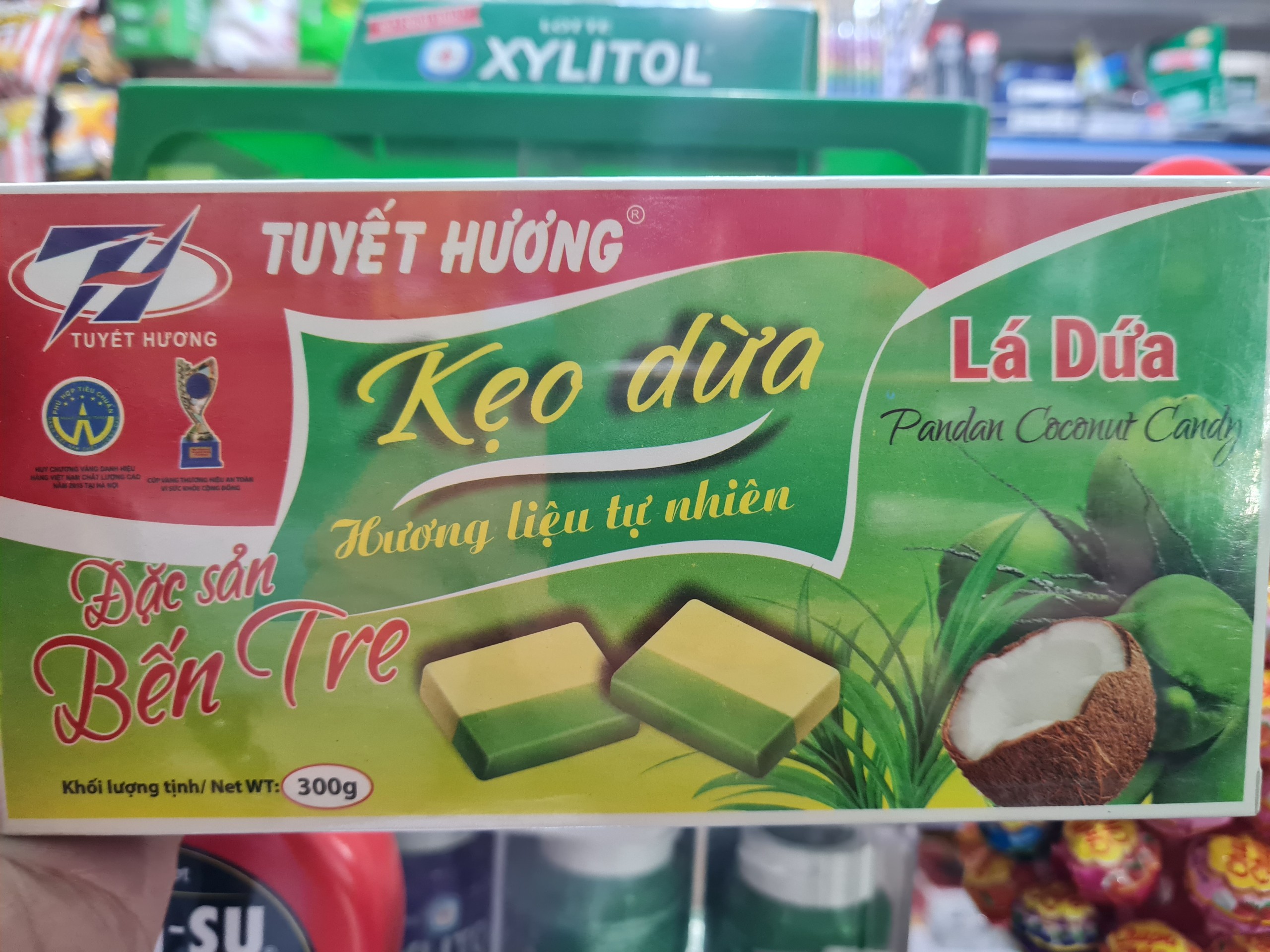 Kẹo dừa lá dứa bến tre tuyết hương hộp 300g
