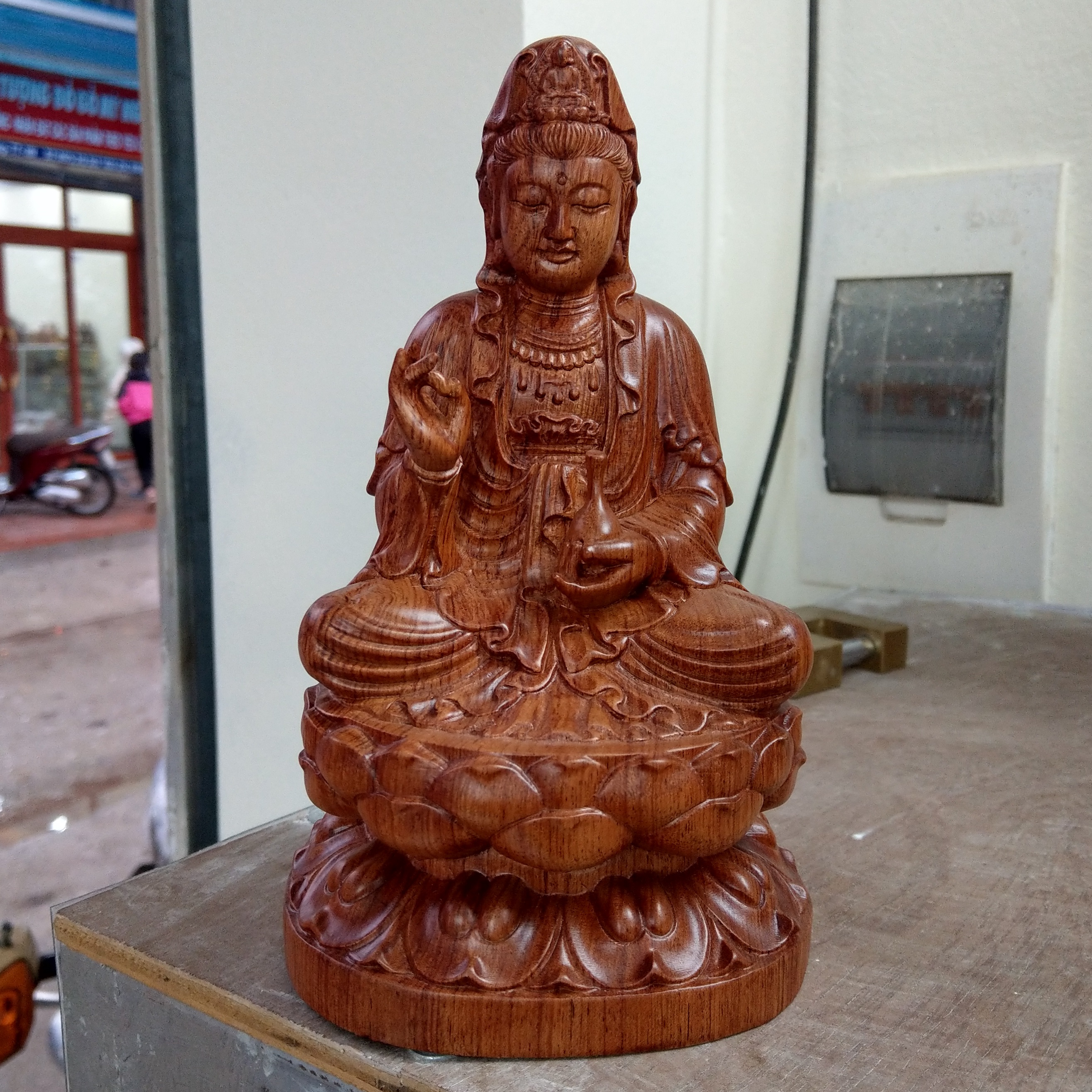 Tượng Phật Quan Âm - Để Xe Hơi - Gỗ Hương - Cao 15cm