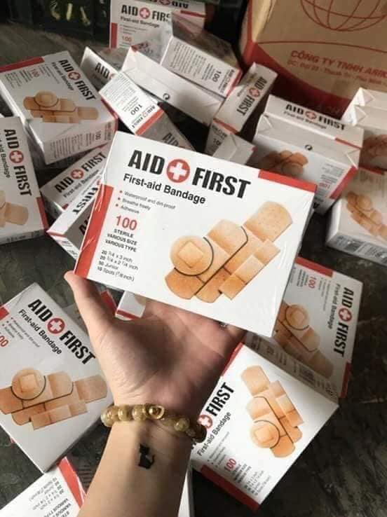 Hộp băng cá nhân dán vết thương Urgo Aid First 100 miếng, băng ago, băng dán vết thương tiện dụng