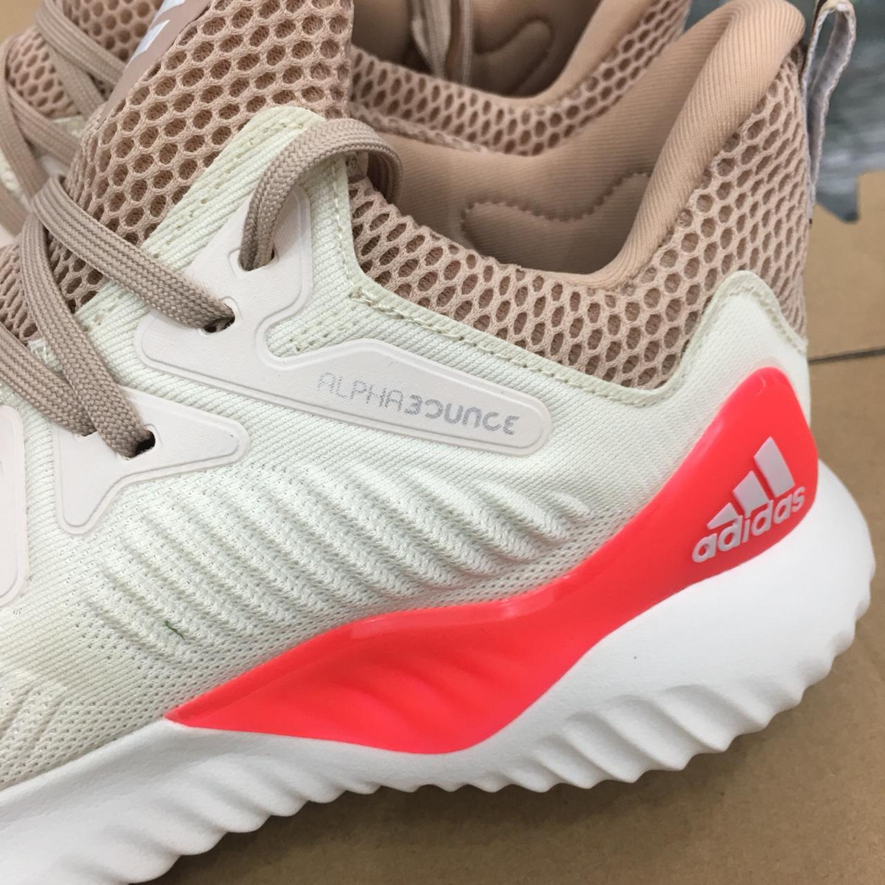 [Tặng móc khóa + tất] Giày Thể Thao Alphabounce Beyond Trắng Kem Má Cam