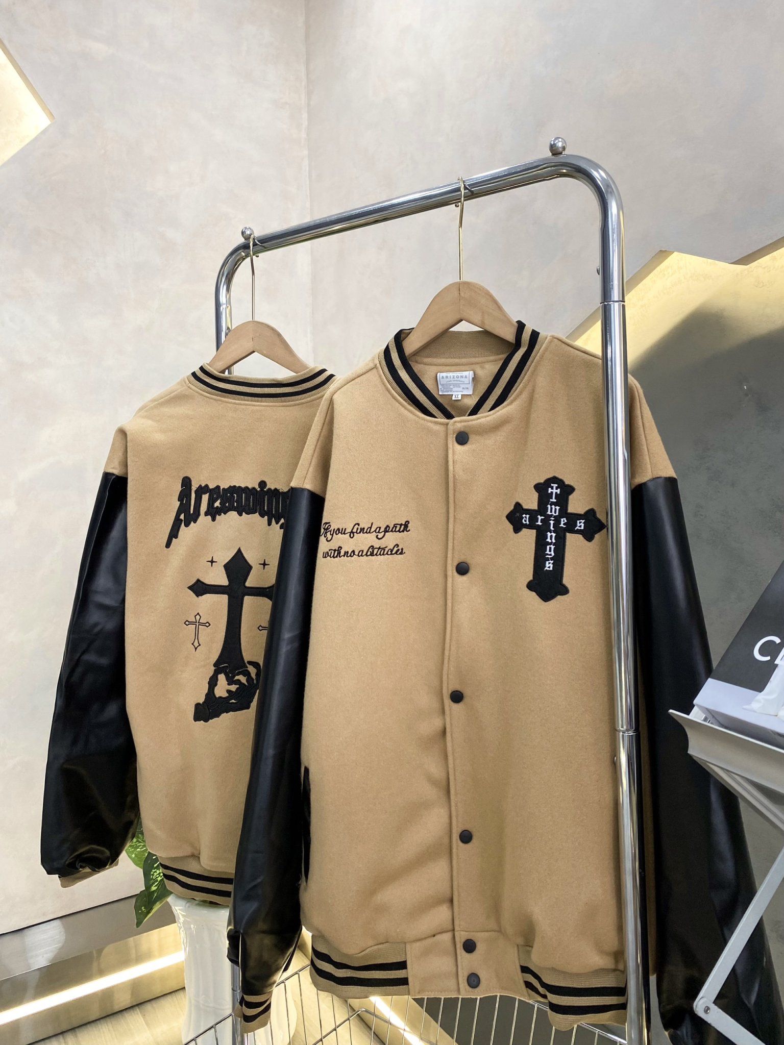 Áo Khoác Bomber Varsity Nỉ Dạ Form Crop Ngắn Phối Tay Da Thêu Hình Full Nam Nữ Unisex