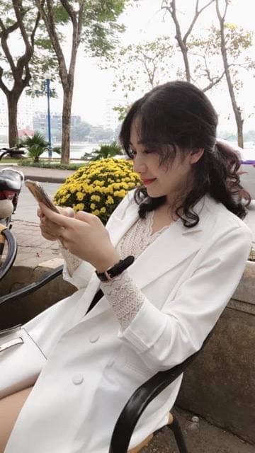 Áo Vest 4 Nút Bọc Vải Phom Suông ( TRẮNG + ĐEN )