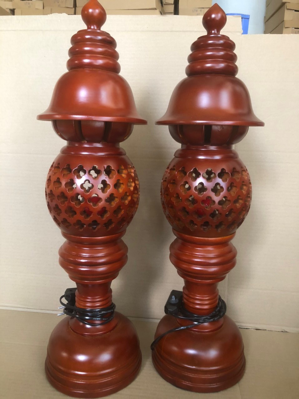 Cặp đèn thờ cúng tổ ong gỗ xà cừ chiều cao 60cm