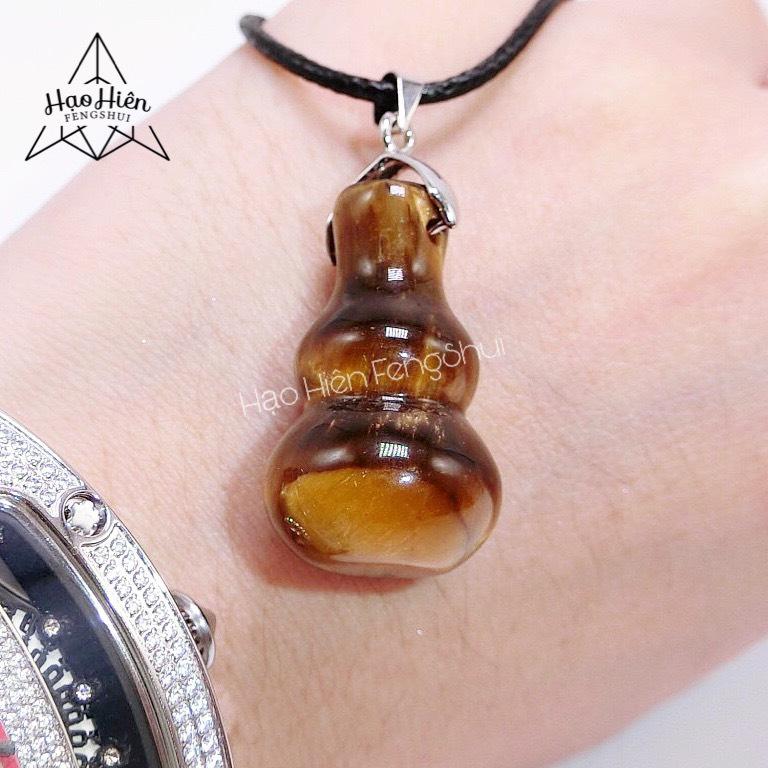 Dây chuyền mặt Hồ Lô Phong Thủy đá Mắt Hổ, Hút Tiền Bạc, Hóa Giải Vận Khí Xấu, Thu Nạp Khí Tốt (Có 2 Size) Hạo Hiên Đ.DC.U0003-T.70-N.40 – Ý nghĩa mặt dây chuyền hồ lô, hồ lô đựng rượu, hồ lô mini, hồ lô treo xe, dây đeo cổ, vòng cổ phong thủy