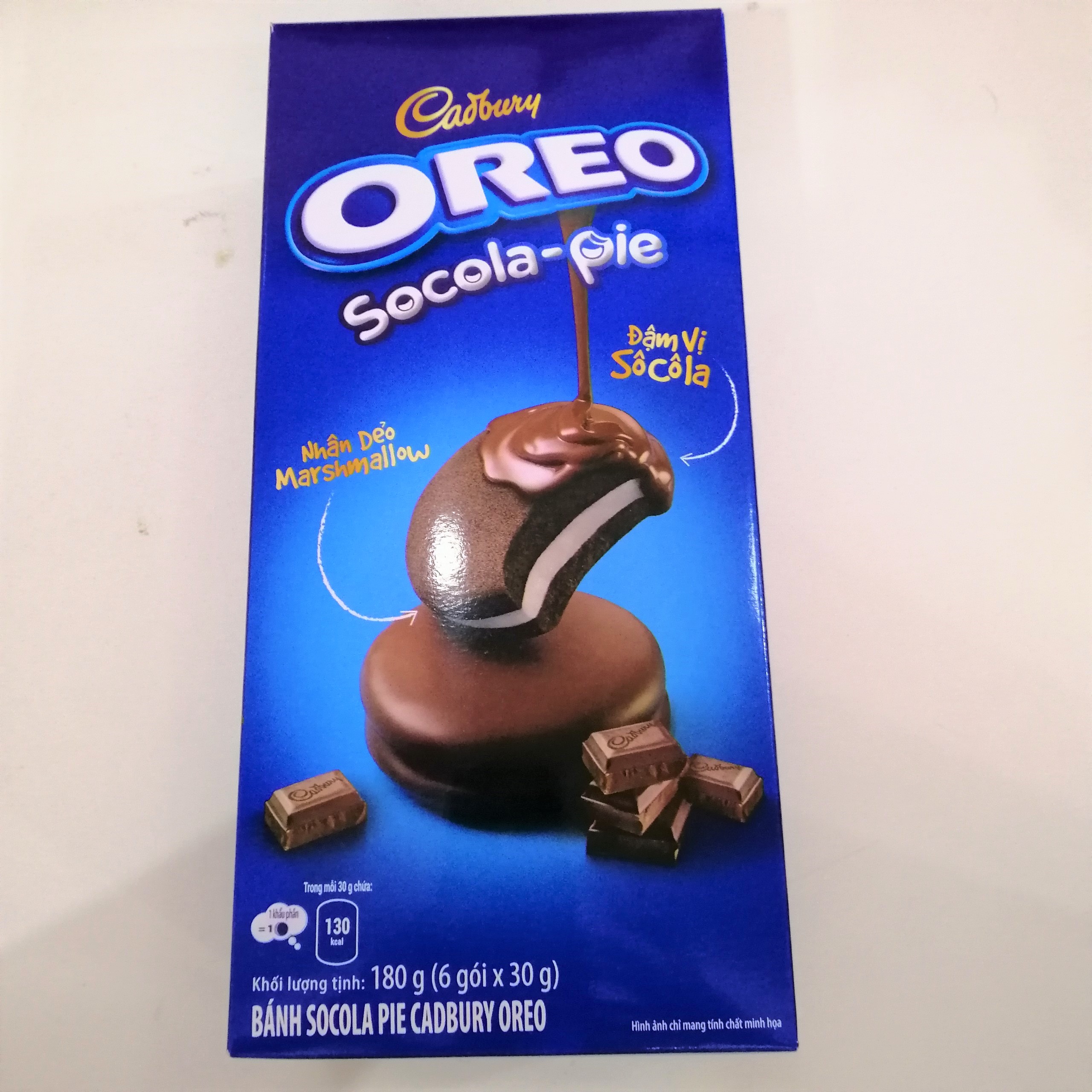 Bánh Sôcôla Nhân Dẻo Marshmallow Cadbury Oreo Socola-pie Chocolate (Hộp 168g)
