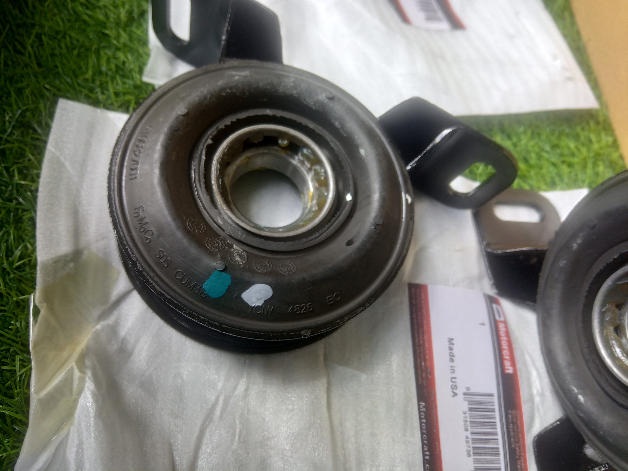 Cao su treo láp ford transit fomoco