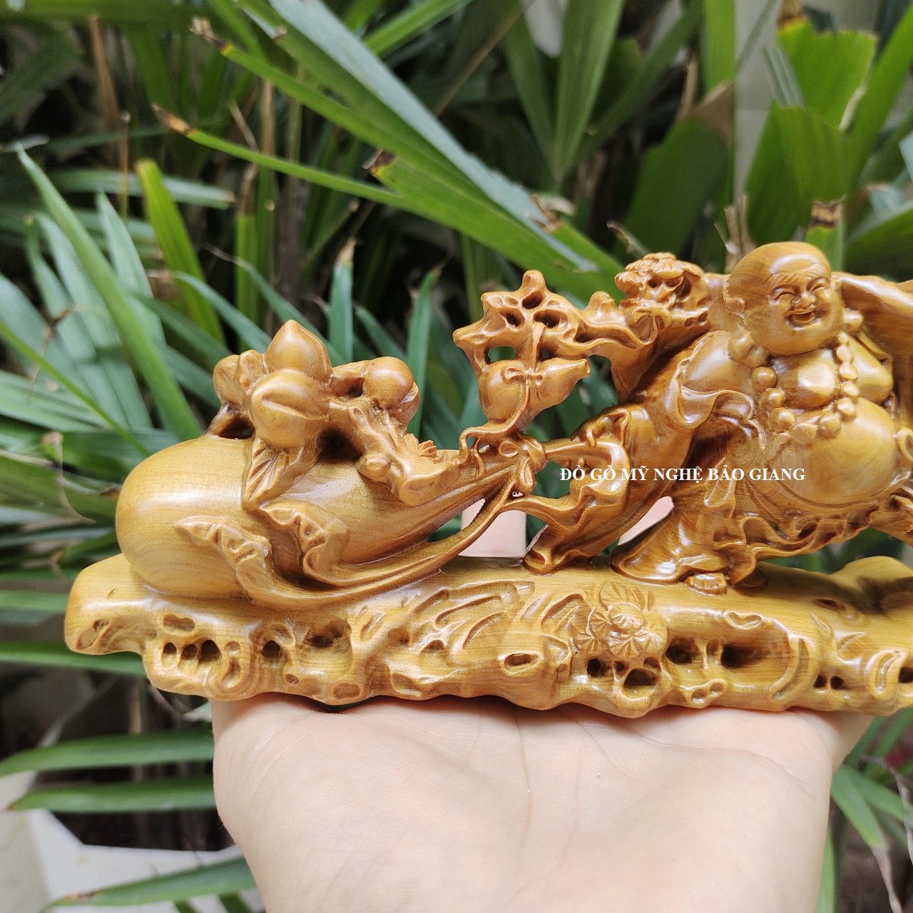 Tượng phật di lặc gỗ bách xanh