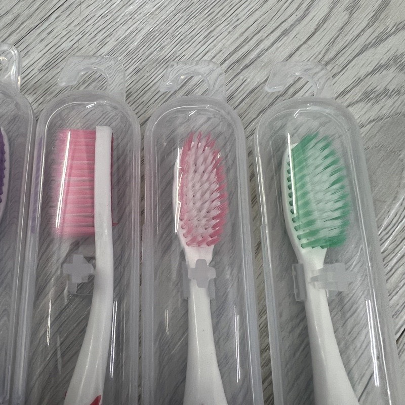 Bàn chải đánh răng SUWADEE có hộp móc treo