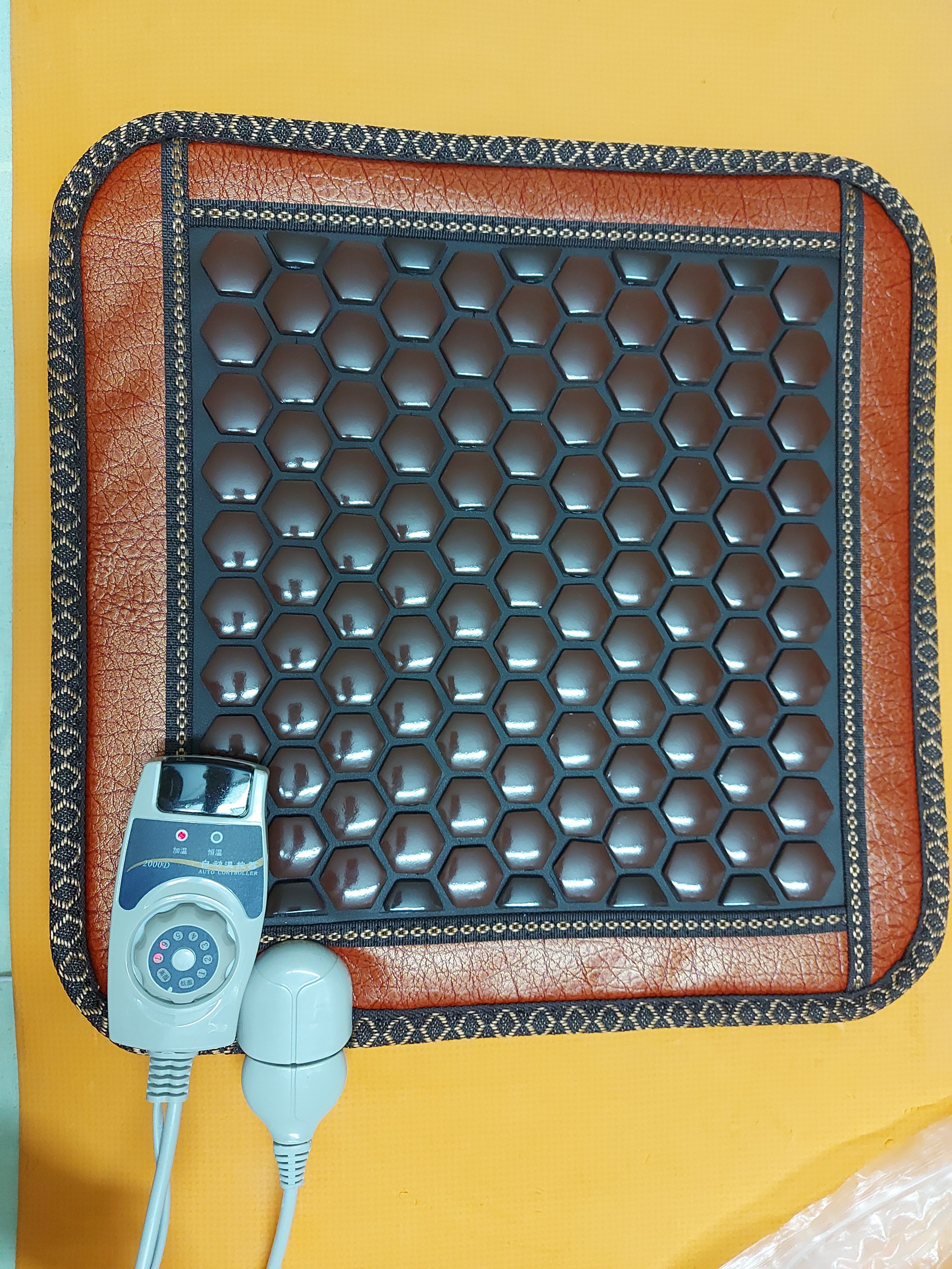 Thảm đá nóng giảm đau lưng 45x45cm