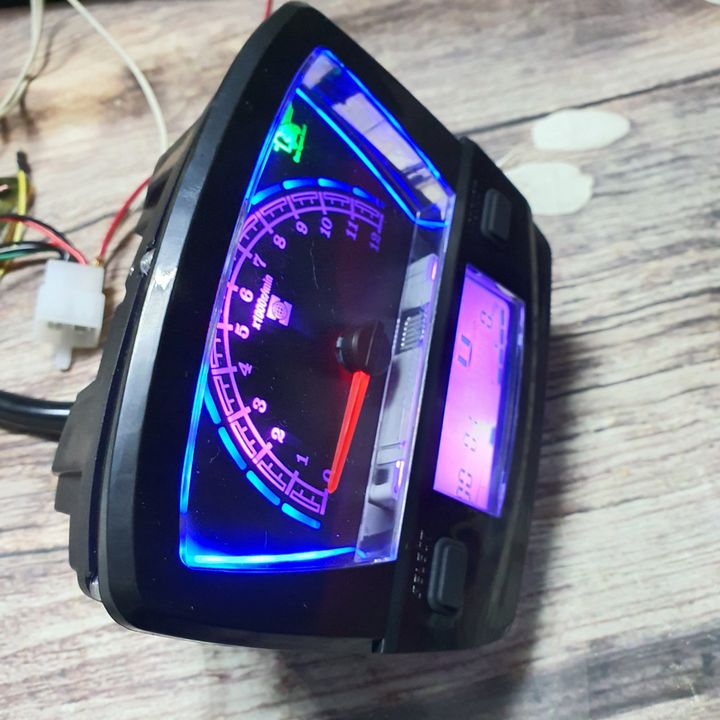 Đồng hồ điện tử LCD dành cho xe-dream hiển thị led 7 màu với nhiều tính năng hiện đại