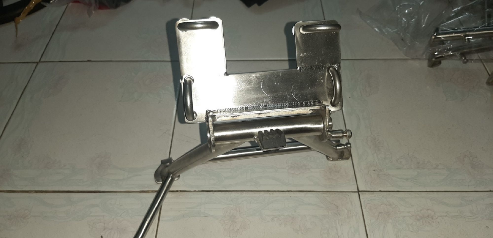 chân chống đứng gz150