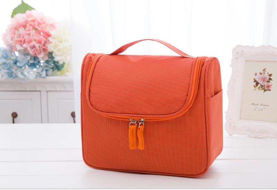 Túi dựng mỹ phẩm xách tay Pouch