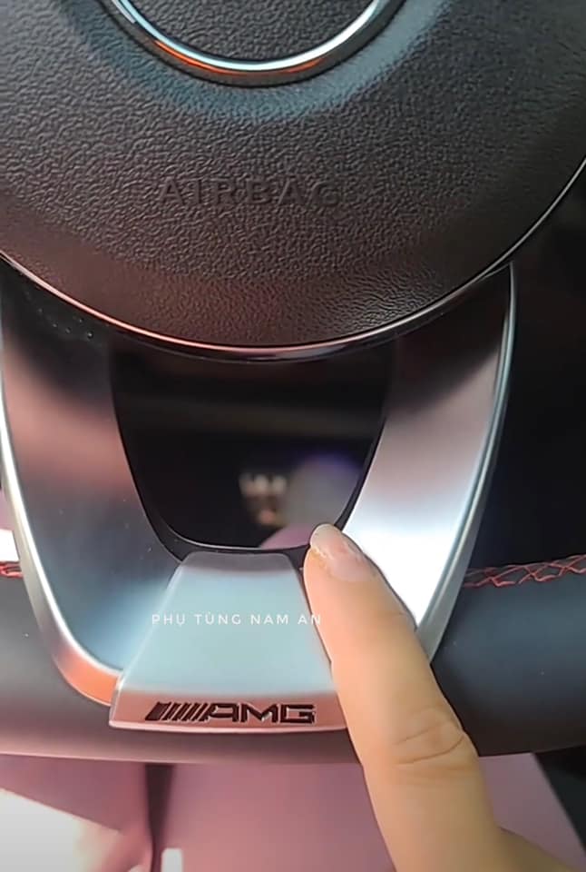 ỐP VÔ LĂNG AMG MERCEDES (LOGO VÔ LĂNG AMG)