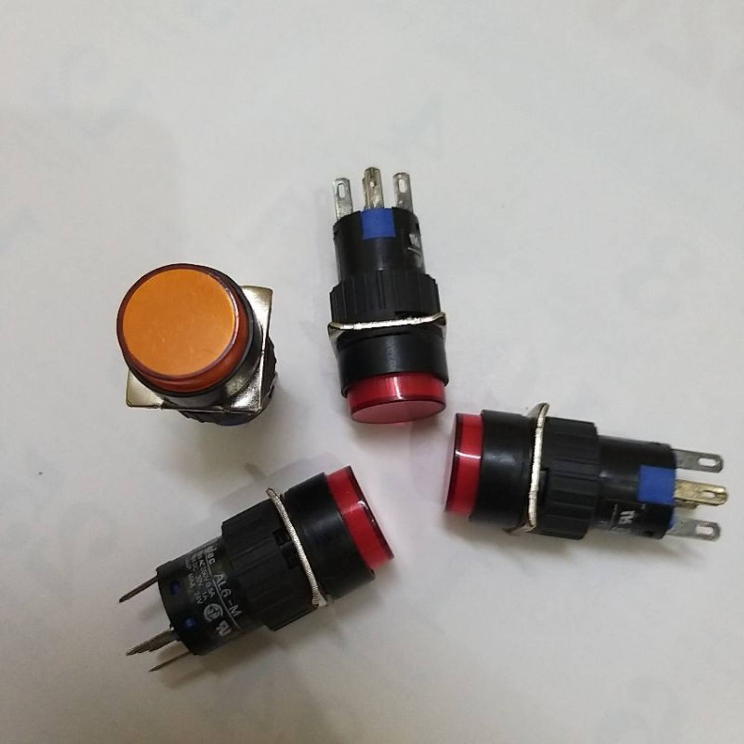 công tắc nhấn nhả 220v