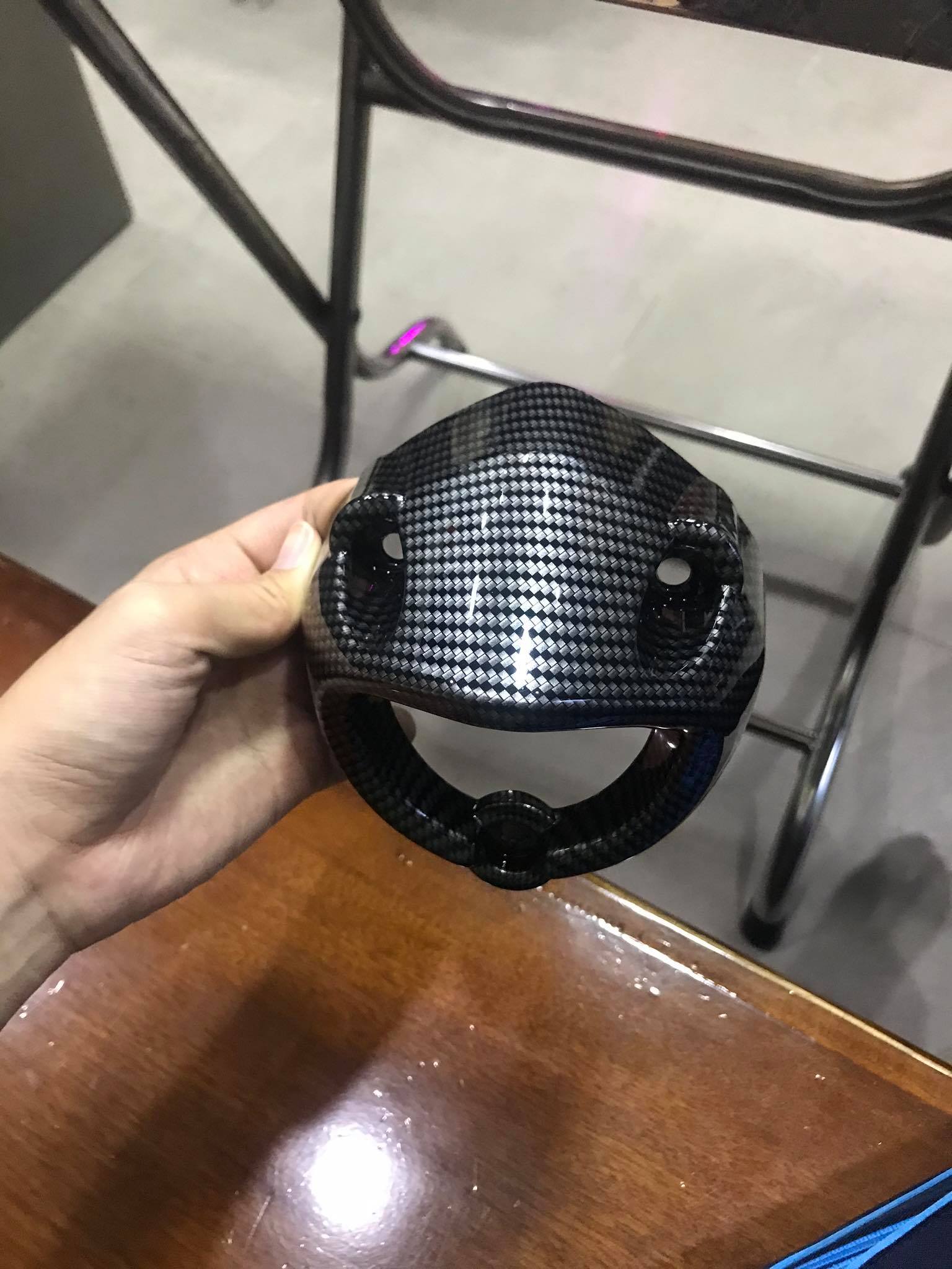 Chụp đích pô màu cacbon xe Exciter150 và Giá chưa bao gồm ốc gắn