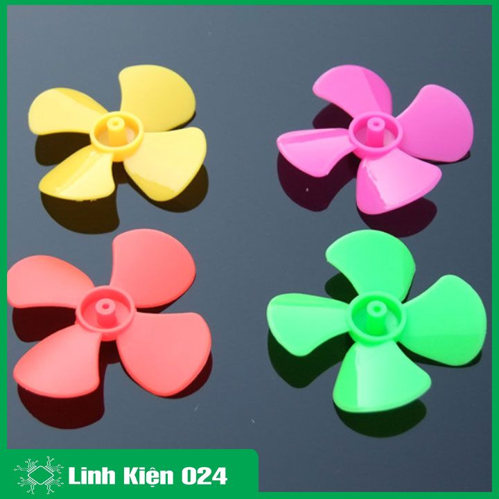 Cánh quạt mini cho motor rộng 56mm trục 2mm chất liệu nhựa dẻo, 4 cánh màu ngẫu nhiên