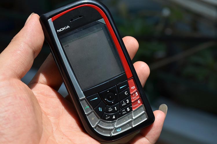 Điện thoại cổ NOKIA 7610 (CHIẾC LÁ LỚN) ĐỘC ĐÁO – TẶNG PIN SẠC