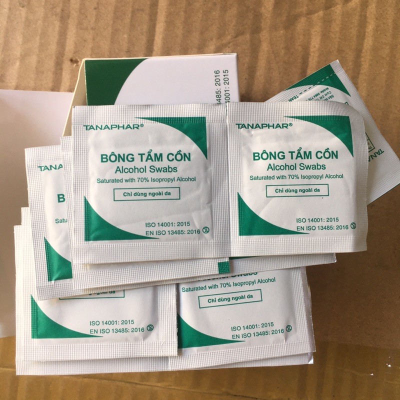 Hộp 100 miếng bông tẩm cồn khô sát trùng