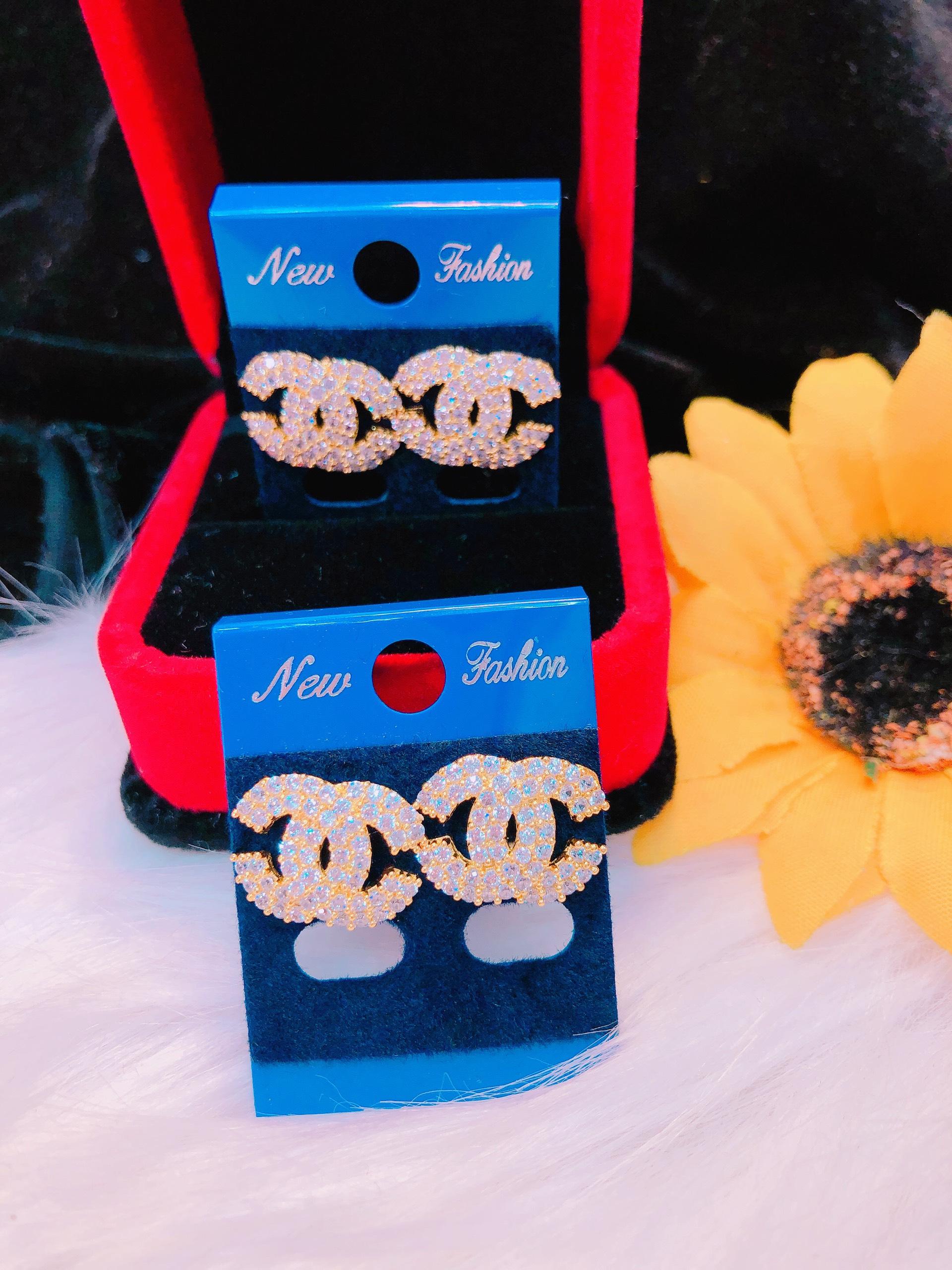 Bông tai hoa tai nữ chữ X dát pha lê lấp lánh cao cấp thiết kế thời trang Trang Sức Miga VB28081901 - đeo đi tiệc đi chơi làm công sở cực sang chảnh và quý phái