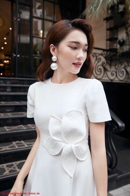[HCM]ĐẦM XÒE TAY NGẮN ĐÍNH HOA MAI LỚN BÊN EO