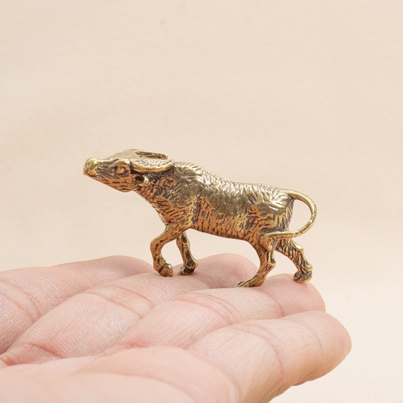 Tượng Phong Thủy, Trang Trí Bằng Đồng Hình Con Trâu Nhỏ (Kích cỡ: 2.4 x 5.15cm)