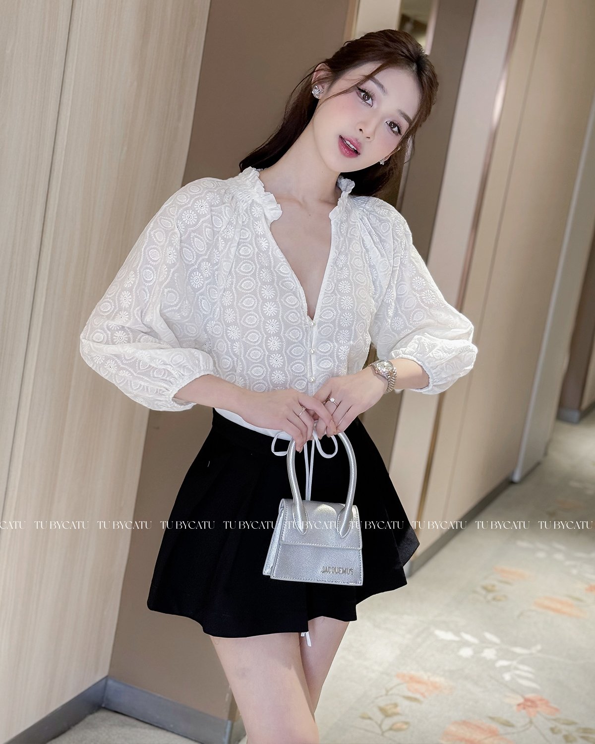TUBYCATU | Short đen xếp ly lưng trắng