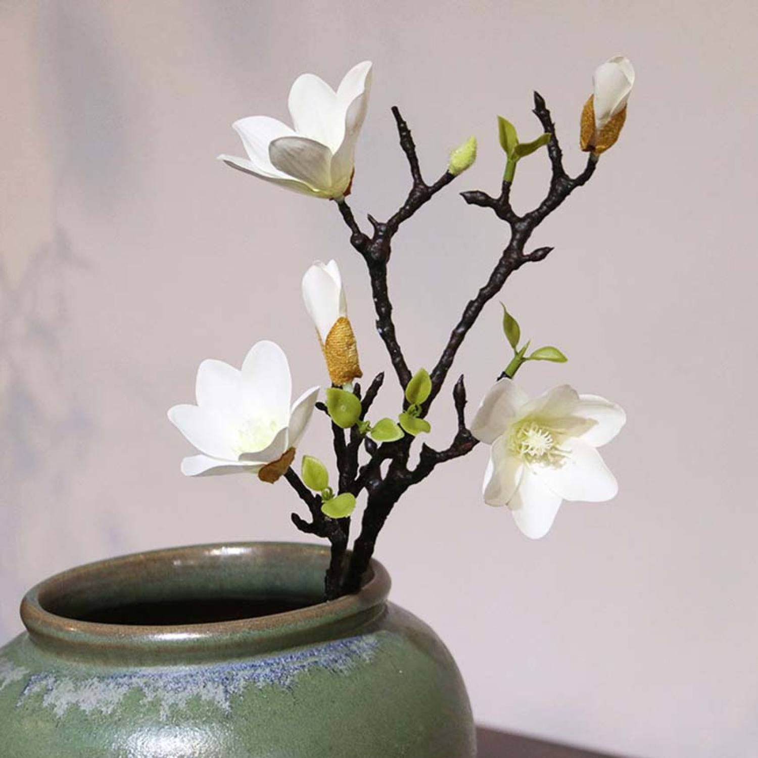 Cành mộc lan 5 bông cao su cao cấp 60cm, kèm nụ, như thật, hàng đẹp, sang trọng, chất lượng tốt. Màu sắc đẹp- MIHAMI. Hoa mộc lan, hoa đẹp, hoa giả, hoa lụa, hoa cao cấp.