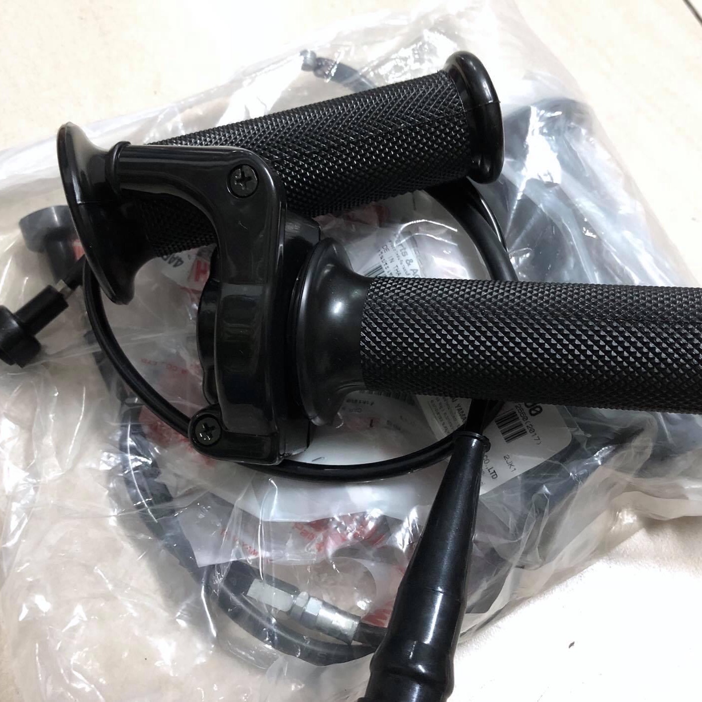 Bộ Cùm ga tăng TZM chính hãng Yamaha " kèm ốc Titan , dây ga màu " tặng bao tay