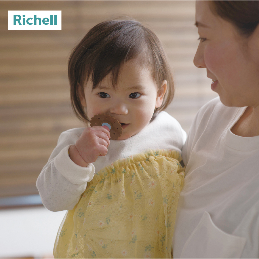 Bàn chải Richell bước 2 T.L.I