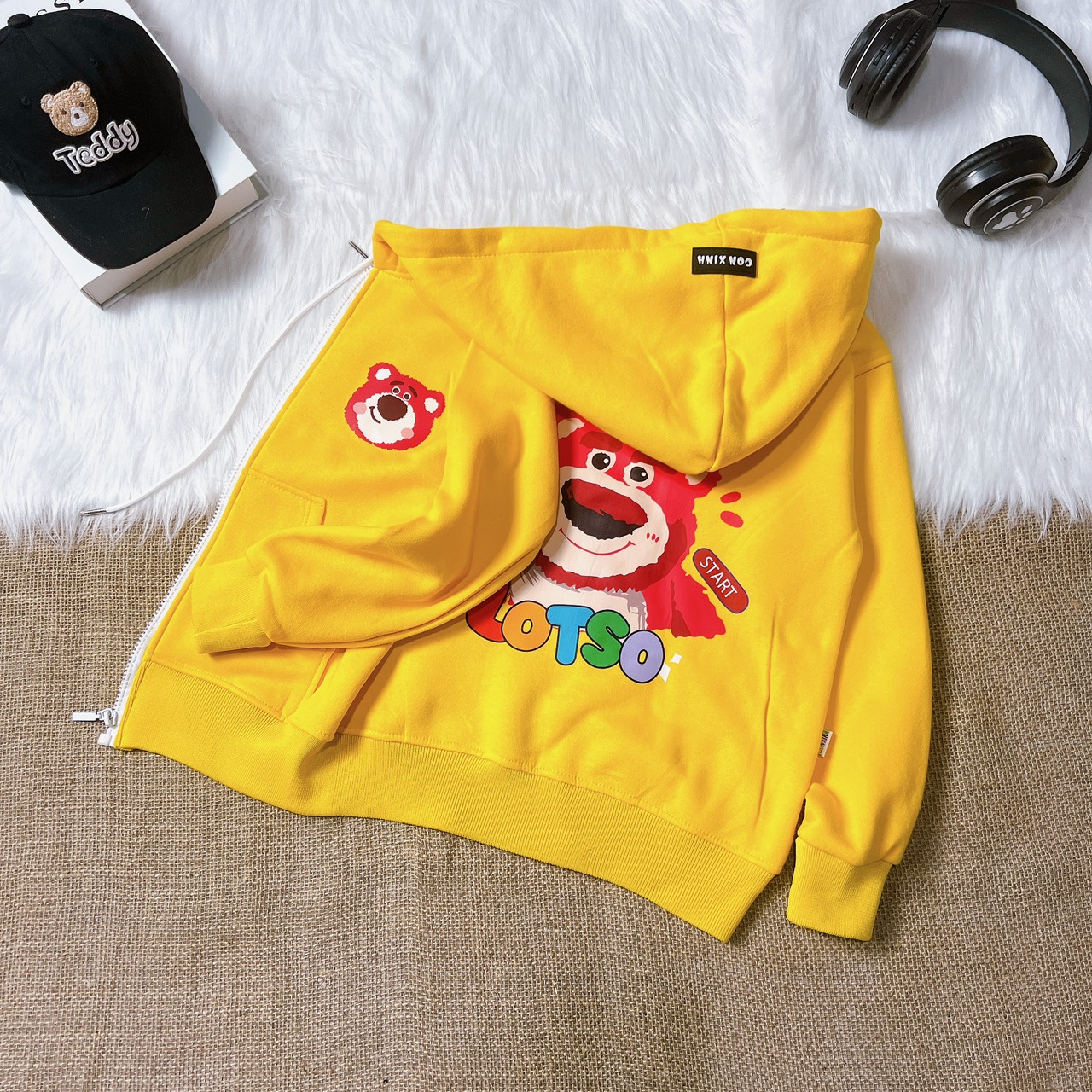 Áo hoodie dây kéo bé gái Con Xinh phom rộng nỉ hình in GẤU DÂU LOT.SO cho bé từ 14 đến 50kg