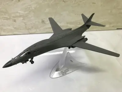 [HCM]Mô hình Máy bay Ném Bom B1 - 1:200