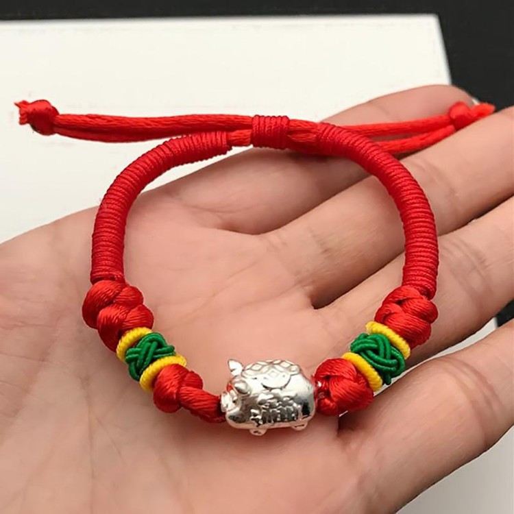 Vòng tay chỉ đỏ con heo may mắn A50