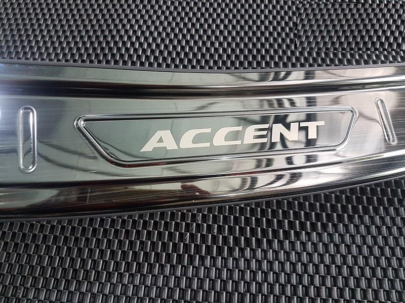 Bậc cốp Titan xe Huyndai Accent 2018